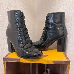 Kenneth Cole Reaction BLACK PATENT LEATHER HEELED BOOTS, Size 8